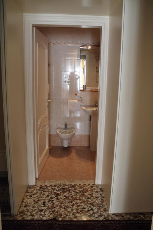 Camera Matrimoniale con Bagno Privato Esterno